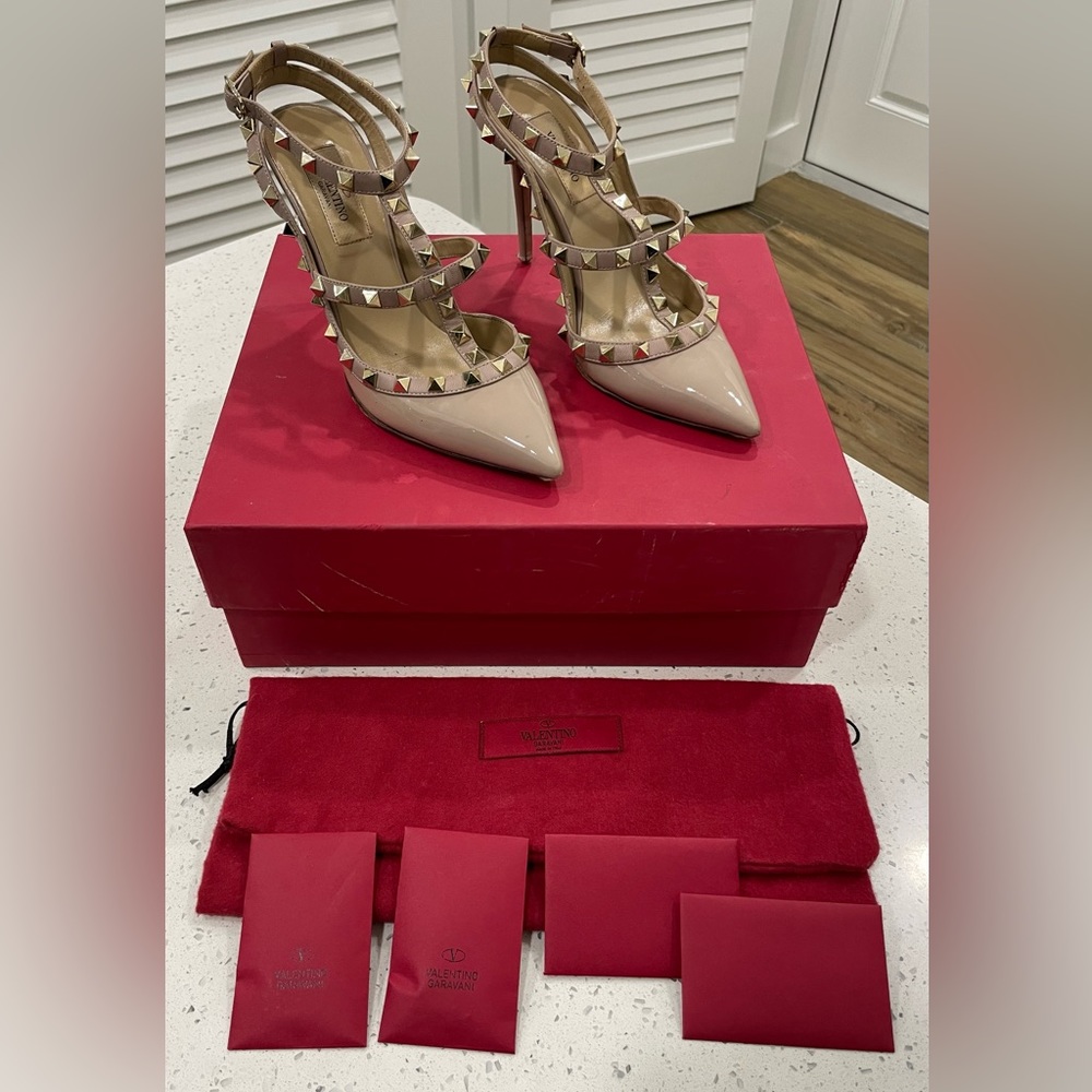 Valentino Garavani Patent Rockstud Caged Pumps Size 36 1/2